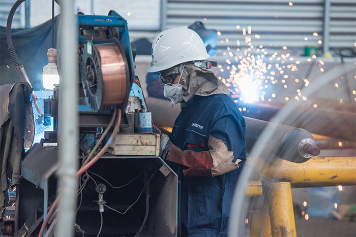 境外网架焊接车间